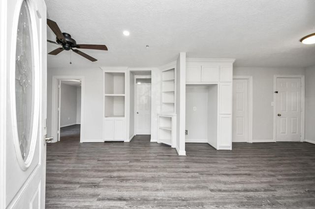 5714 Justin St, Houston, TX 77521