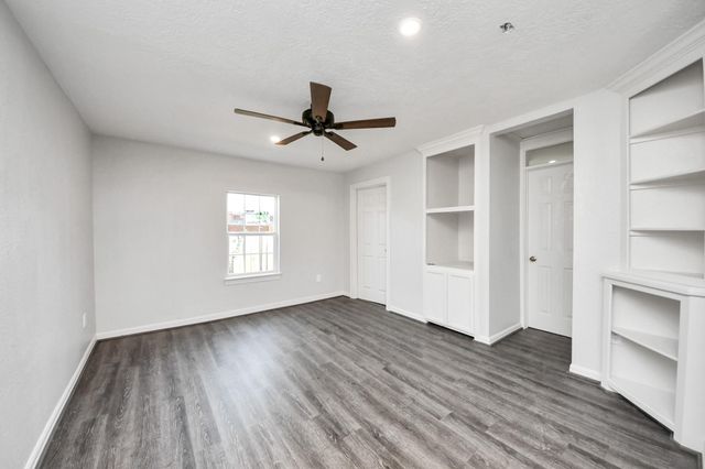 5714 Justin St, Houston, TX 77521