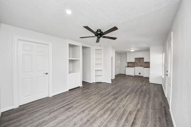 5714 Justin St, Houston, TX 77521