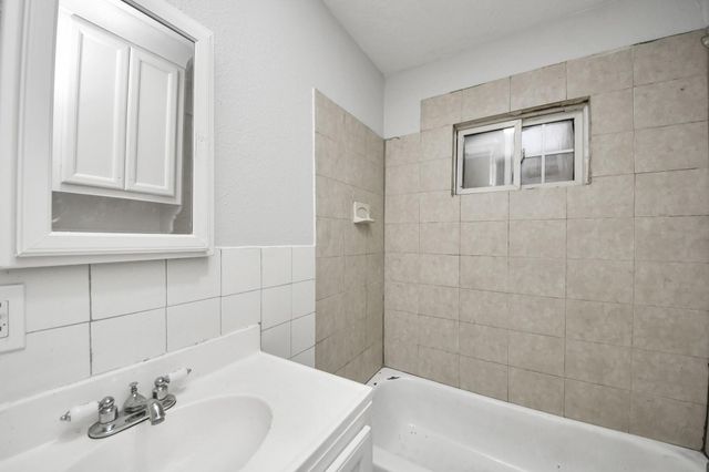 5714 Justin St, Houston, TX 77521