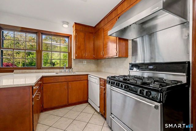 60 Rosebrook Drive, Stratford, CT 06614