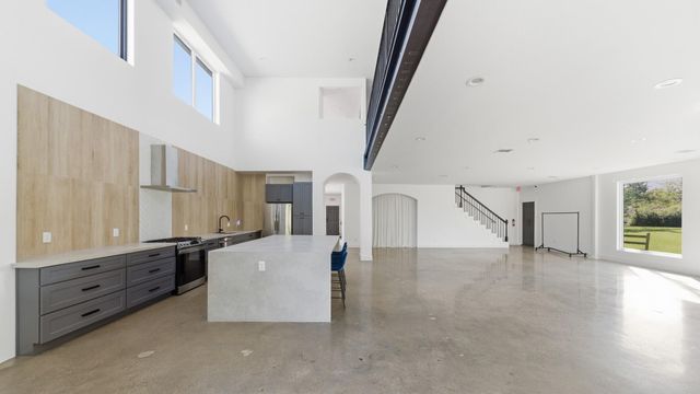 1905 Dowling Drive, Richmond, TX 77469