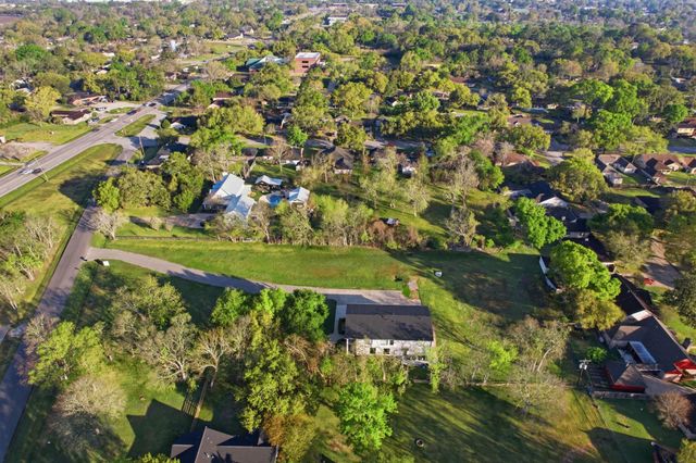 1905 Dowling Drive, Richmond, TX 77469