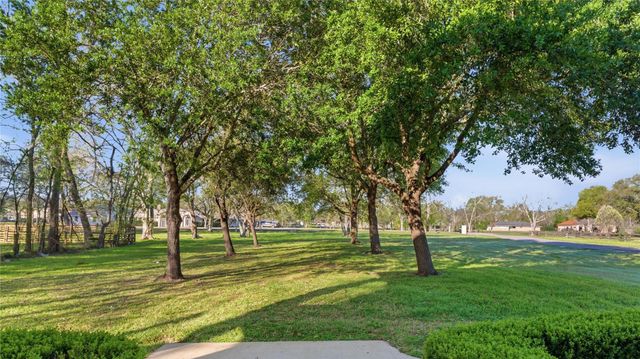 1905 Dowling Drive, Richmond, TX 77469