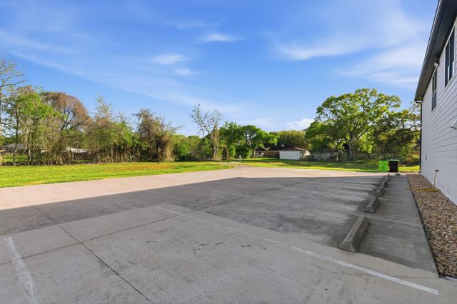 1905 Dowling Drive, Richmond, TX 77469