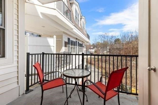 350 Greene St 306, North Andover, MA 01845