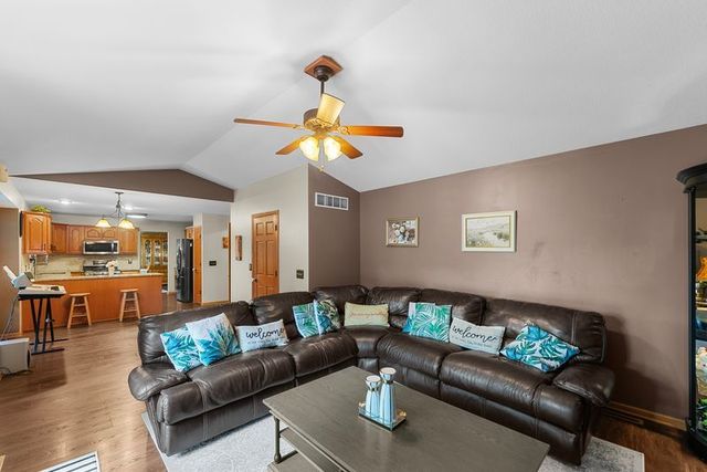 105 Shawnee Circle, Eldridge, IA 52478