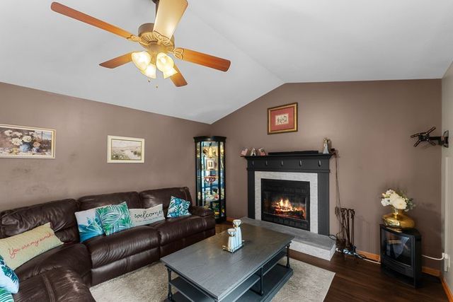 105 Shawnee Circle, Eldridge, IA 52478