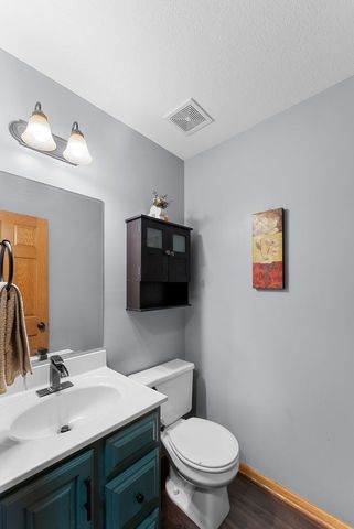 105 Shawnee Circle, Eldridge, IA 52478