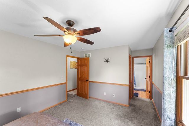 105 Shawnee Circle, Eldridge, IA 52478