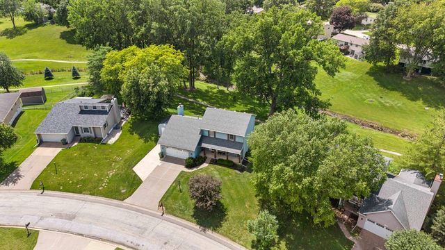 105 Shawnee Circle, Eldridge, IA 52478