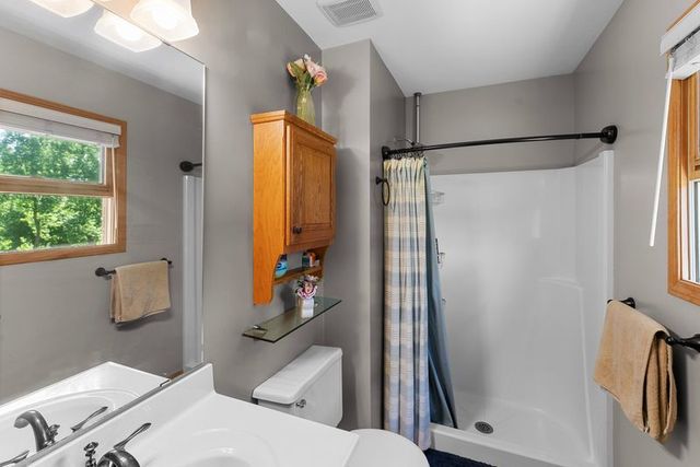105 Shawnee Circle, Eldridge, IA 52478