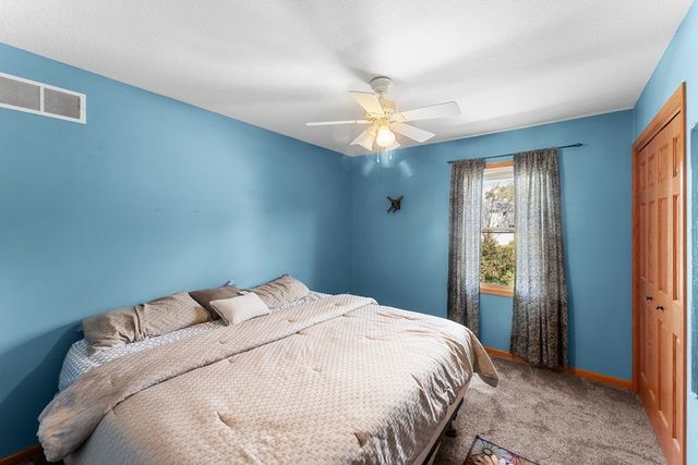 105 Shawnee Circle, Eldridge, IA 52478