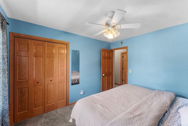 105 Shawnee Circle, Eldridge, IA 52478