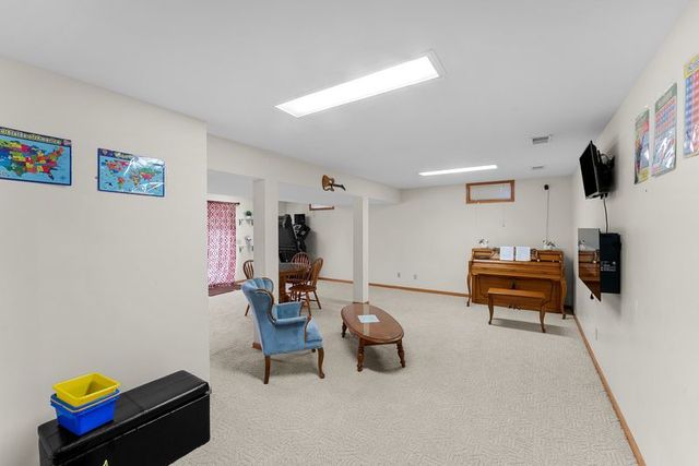 105 Shawnee Circle, Eldridge, IA 52478