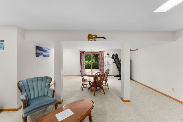105 Shawnee Circle, Eldridge, IA 52478