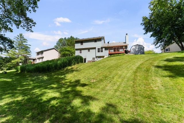 105 Shawnee Circle, Eldridge, IA 52478