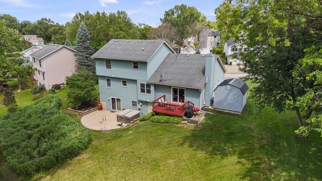 105 Shawnee Circle, Eldridge, IA 52478