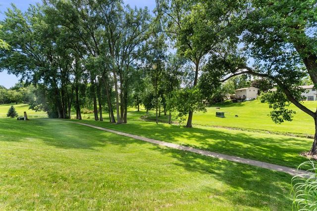 105 Shawnee Circle, Eldridge, IA 52478