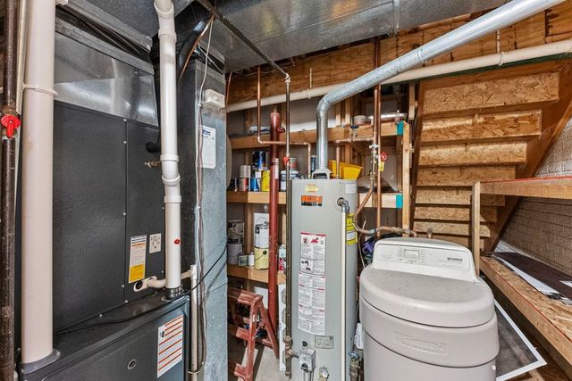 105 Shawnee Circle, Eldridge, IA 52478