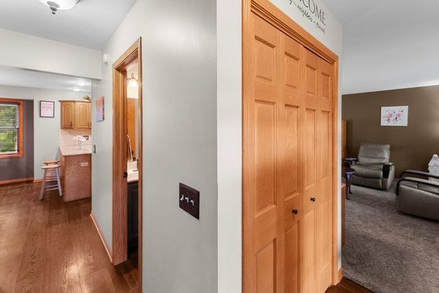105 Shawnee Circle, Eldridge, IA 52478