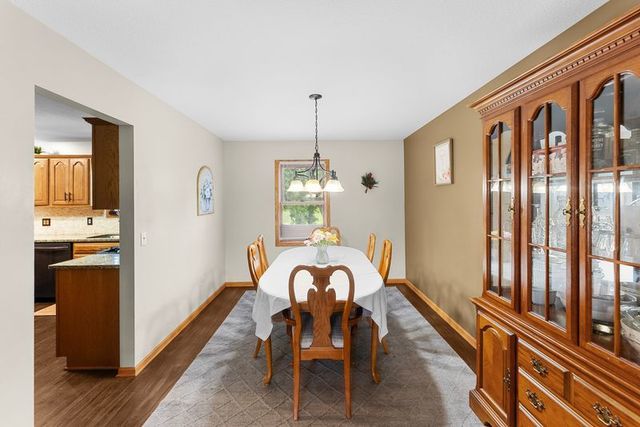 105 Shawnee Circle, Eldridge, IA 52478