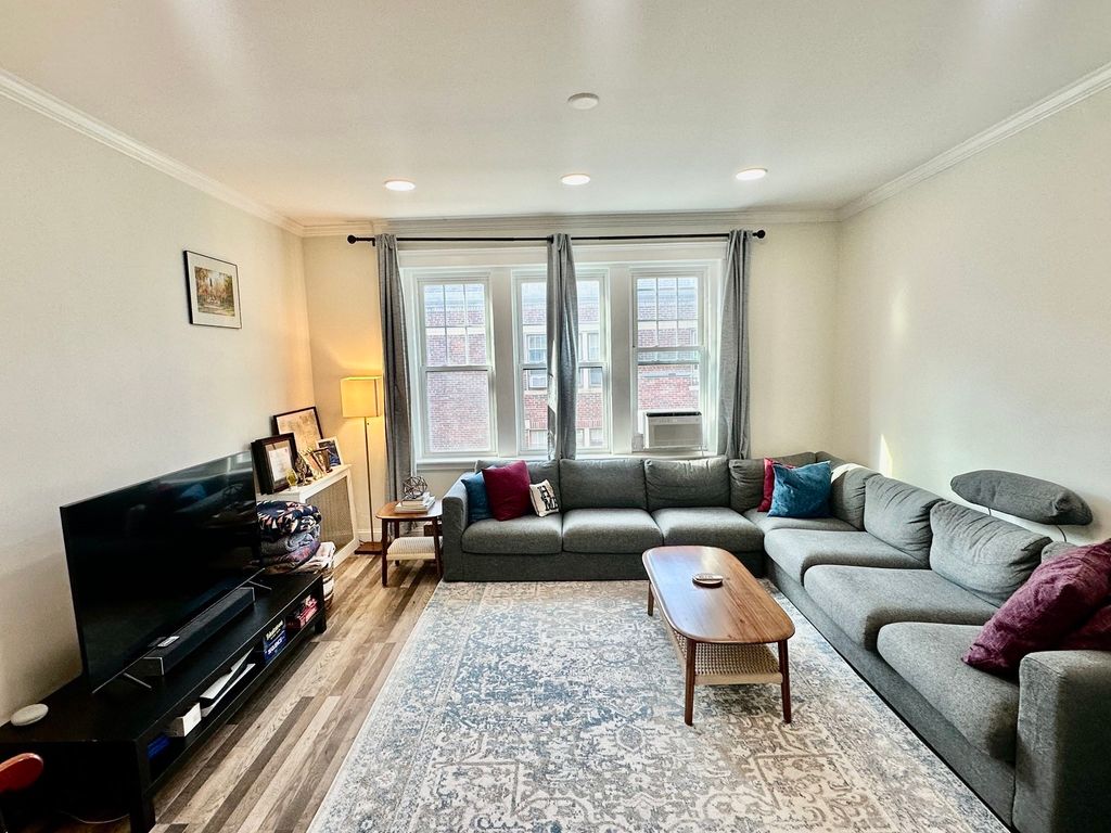 453 Washington 5, Brookline, MA 02446