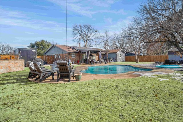 1712 Wildwood Street, Corinth, TX 76210