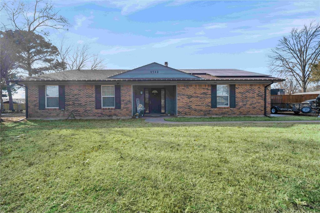 1712 Wildwood Street, Corinth, TX 76210