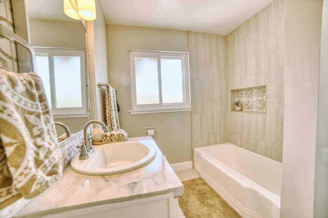 1712 W 5th Street, Madera, CA 93637