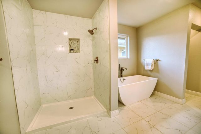 1712 W 5th Street, Madera, CA 93637