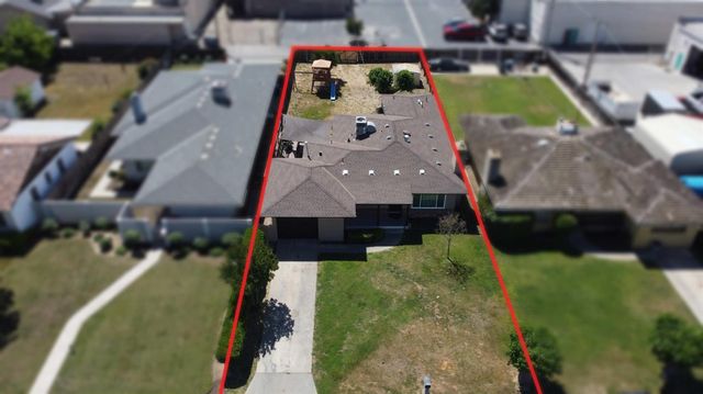 1712 W 5th Street, Madera, CA 93637