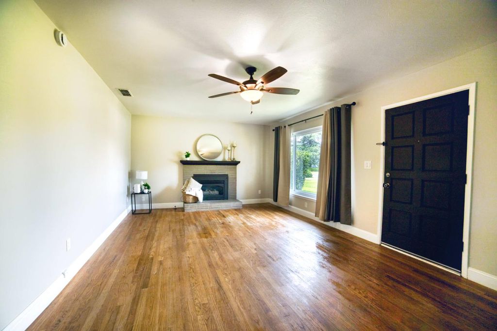 Image 3 of property listing at 1712 W 5th Street, Madera, CA 93637