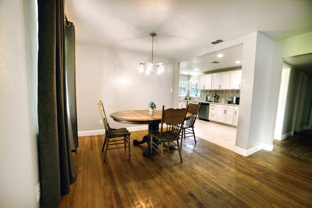 Image 4 of property listing at 1712 W 5th Street, Madera, CA 93637