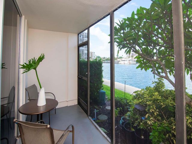 7540 BAY ISLAND DRIVE S 156, South Pasadena, FL 33707