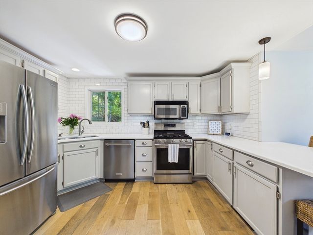 15 Heritage Rd, Acushnet, MA 02743