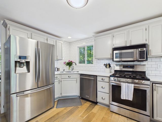 15 Heritage Rd, Acushnet, MA 02743