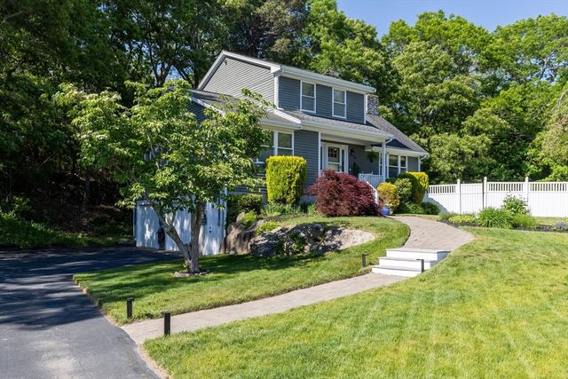 15 Heritage Rd, Acushnet, MA 02743