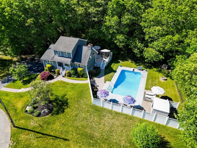 15 Heritage Rd, Acushnet, MA 02743