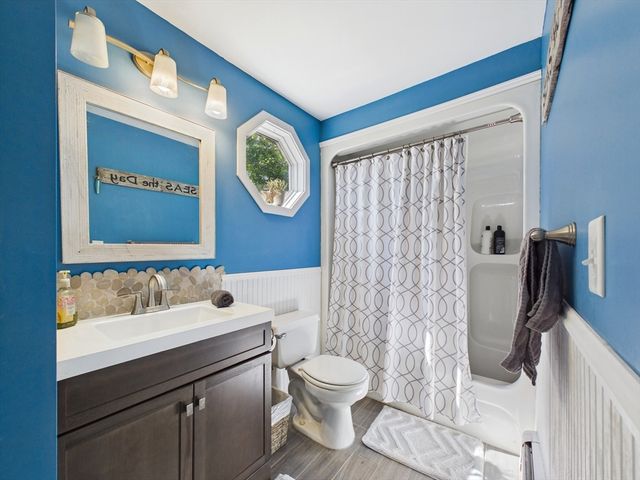 15 Heritage Rd, Acushnet, MA 02743