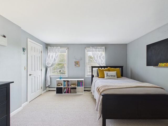 15 Heritage Rd, Acushnet, MA 02743