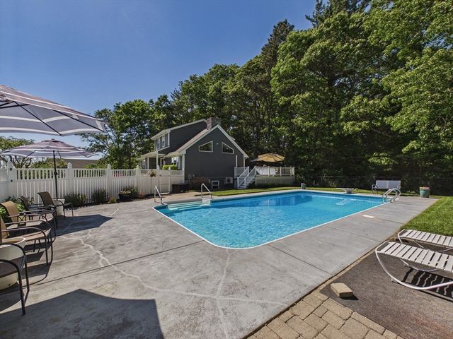 15 Heritage Rd, Acushnet, MA 02743