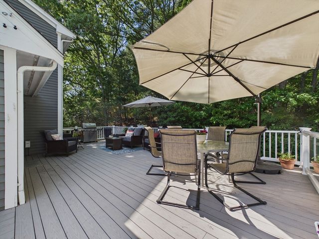 15 Heritage Rd, Acushnet, MA 02743