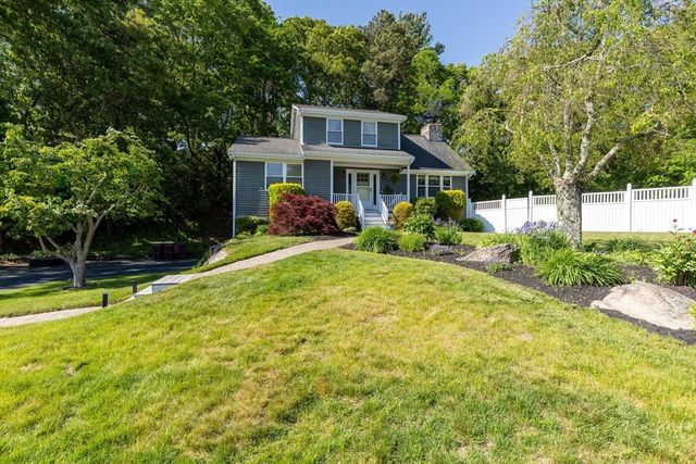 15 Heritage Rd, Acushnet, MA 02743
