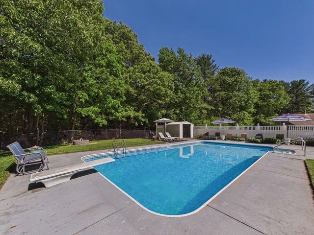 15 Heritage Rd, Acushnet, MA 02743