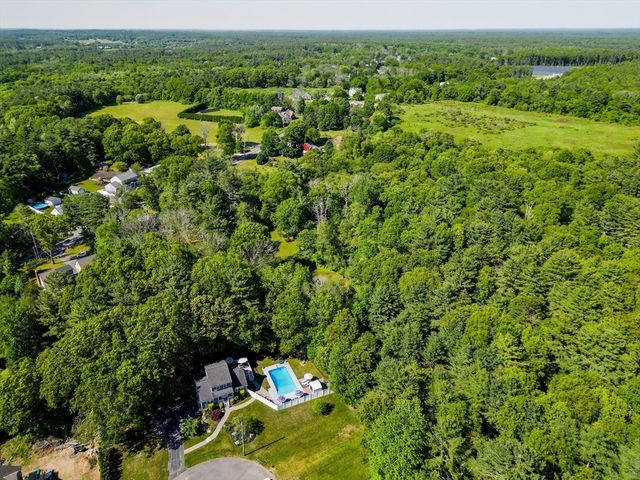 15 Heritage Rd, Acushnet, MA 02743