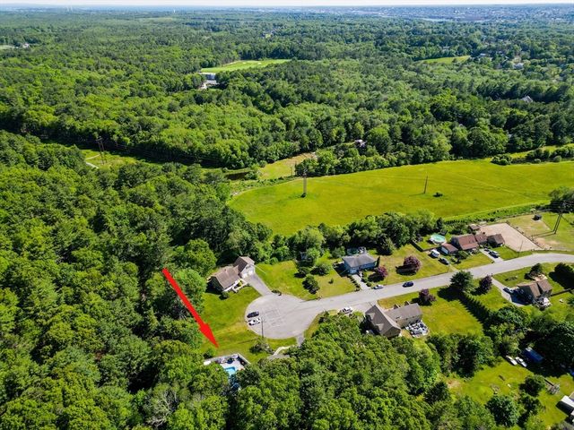 15 Heritage Rd, Acushnet, MA 02743