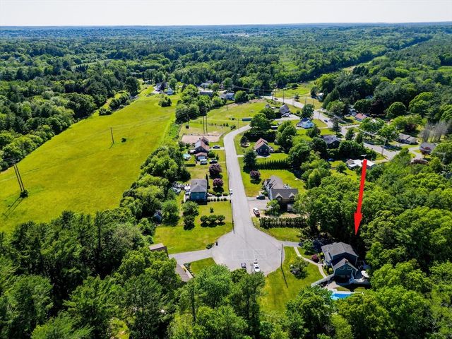 15 Heritage Rd, Acushnet, MA 02743