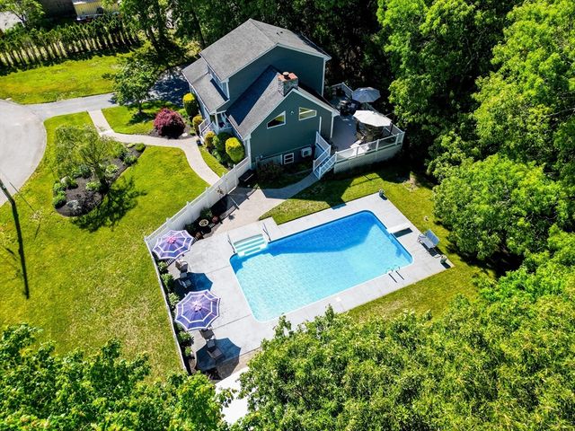 15 Heritage Rd, Acushnet, MA 02743