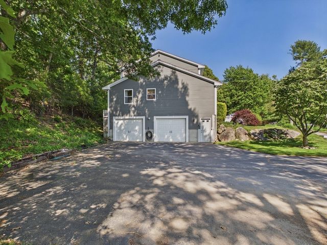 15 Heritage Rd, Acushnet, MA 02743
